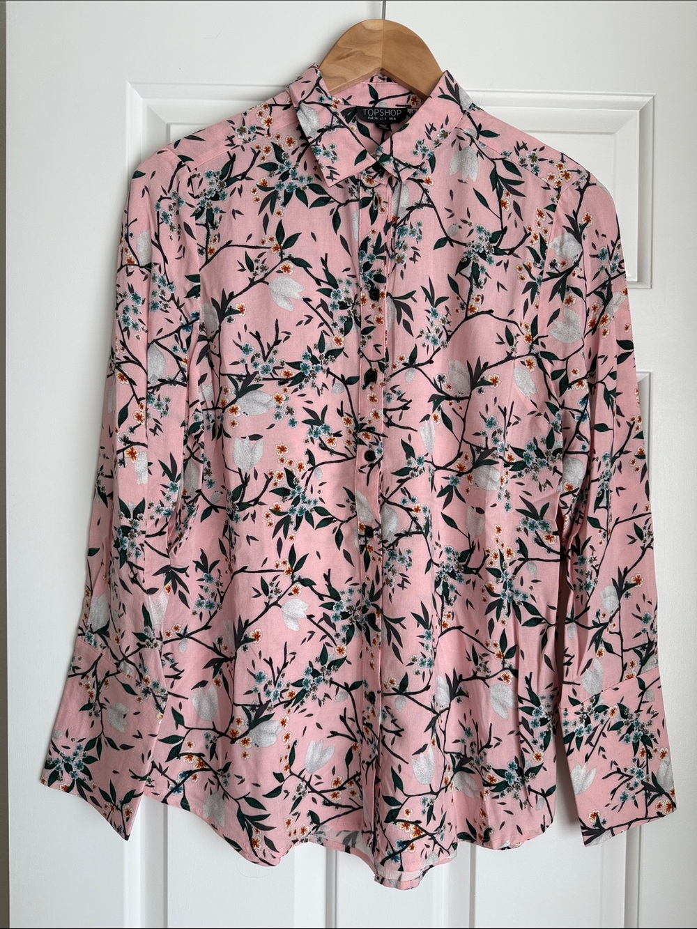 TOPSHOP - Pink Floral Button-Up Blouse - Size 4.